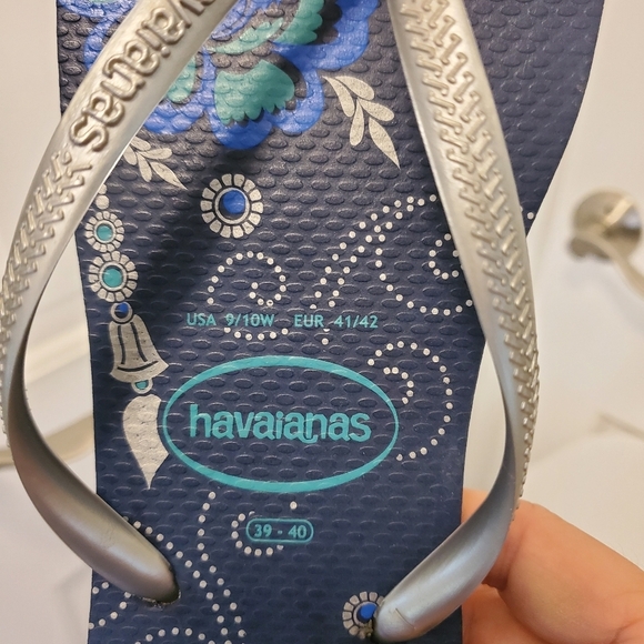 Havaianas Silver With Blue Floral Print Flip Flops Size 39/40=9/10, Casual Comfy - Picture 5 of 8